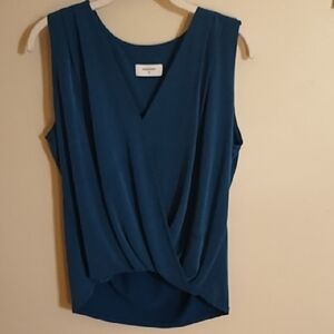 SOJOURN UNIQUE BLOUSE, BEAUTIFUL SHADE OF DEEP TEAL. V-NECK,PLEATED FRONT. SZ LP